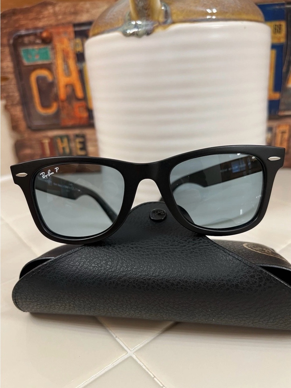 Ray-Ban Classic Wayfarer Sunglasses Flat Black/Blue Lenses, POLARIZED, NEW - Picture 5 of 6